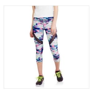 Avia Printed Crucial Capri Athletic Active Leggings Pants Size Medium NWT